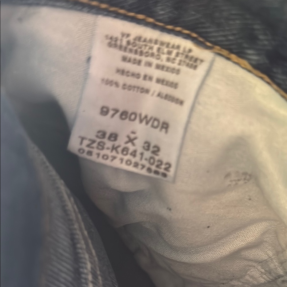 Men’s Wrangler Blue Relaxed Fit Jeans Classic Style 38x32 NWT - Picture 7 of 12